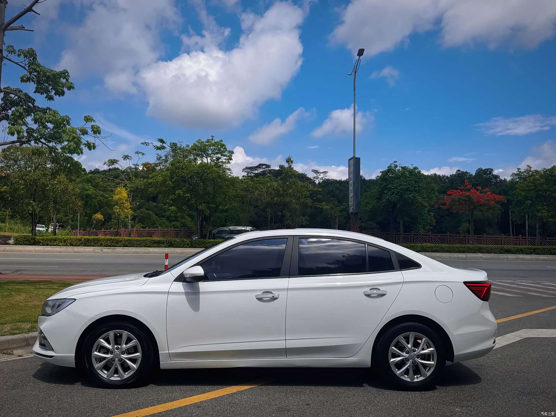 Roewe i5, 2021 4