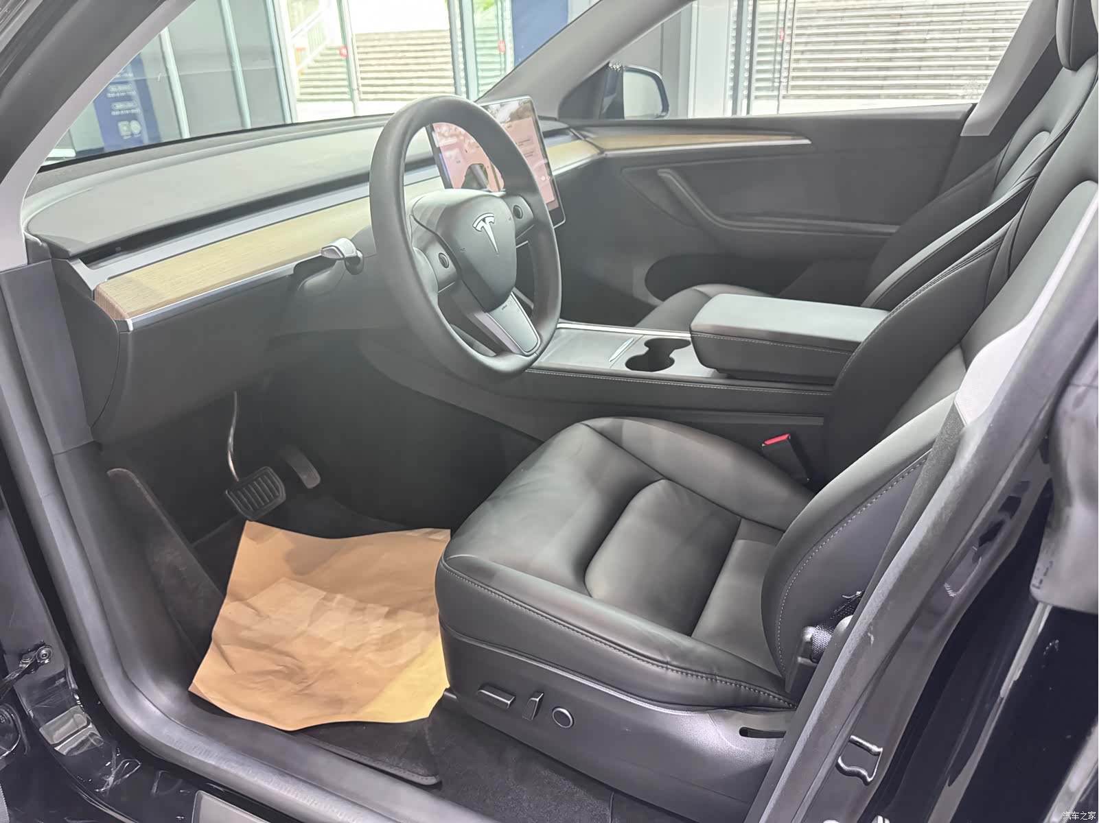 Tesla Model Y, 2023 4