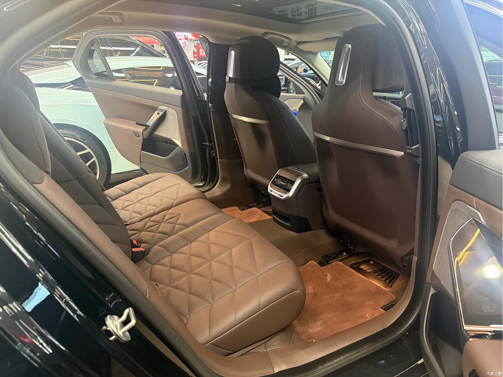 BMW i7, 2024 13
