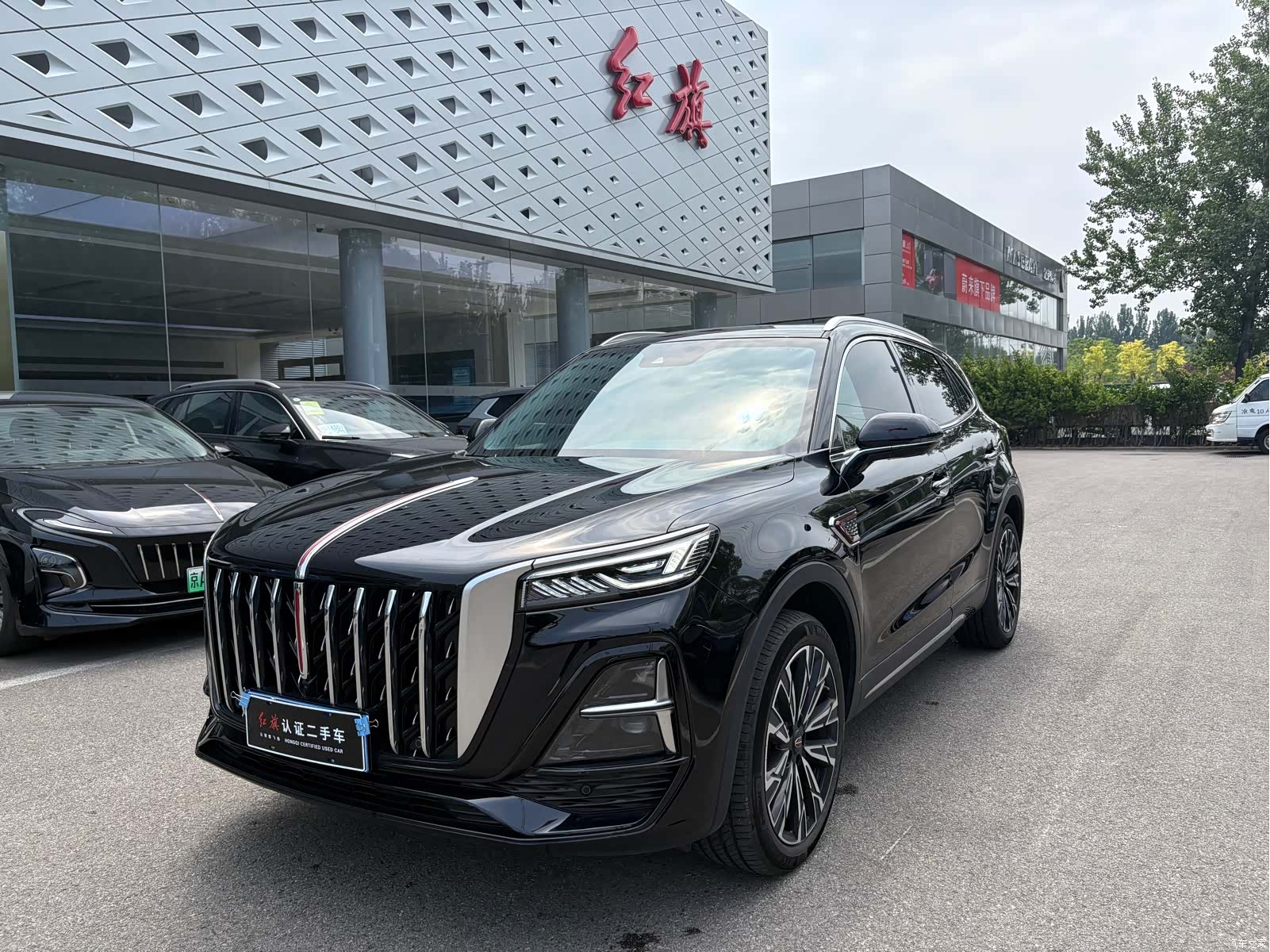 Hongqi HS5