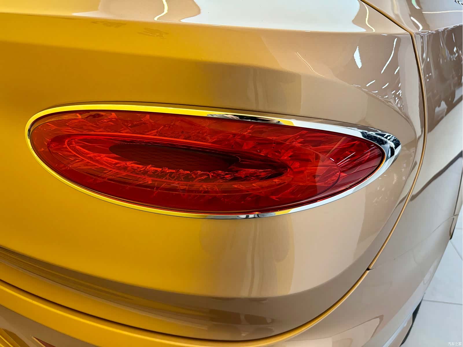 Bentley Bentayga, 2023 31