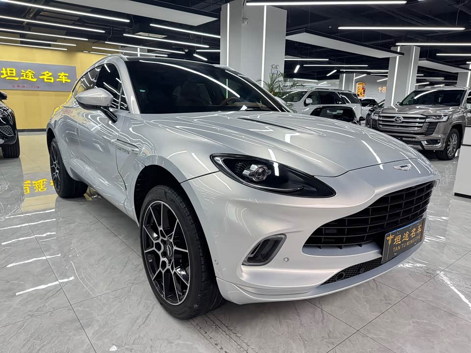 Aston Martin DBX