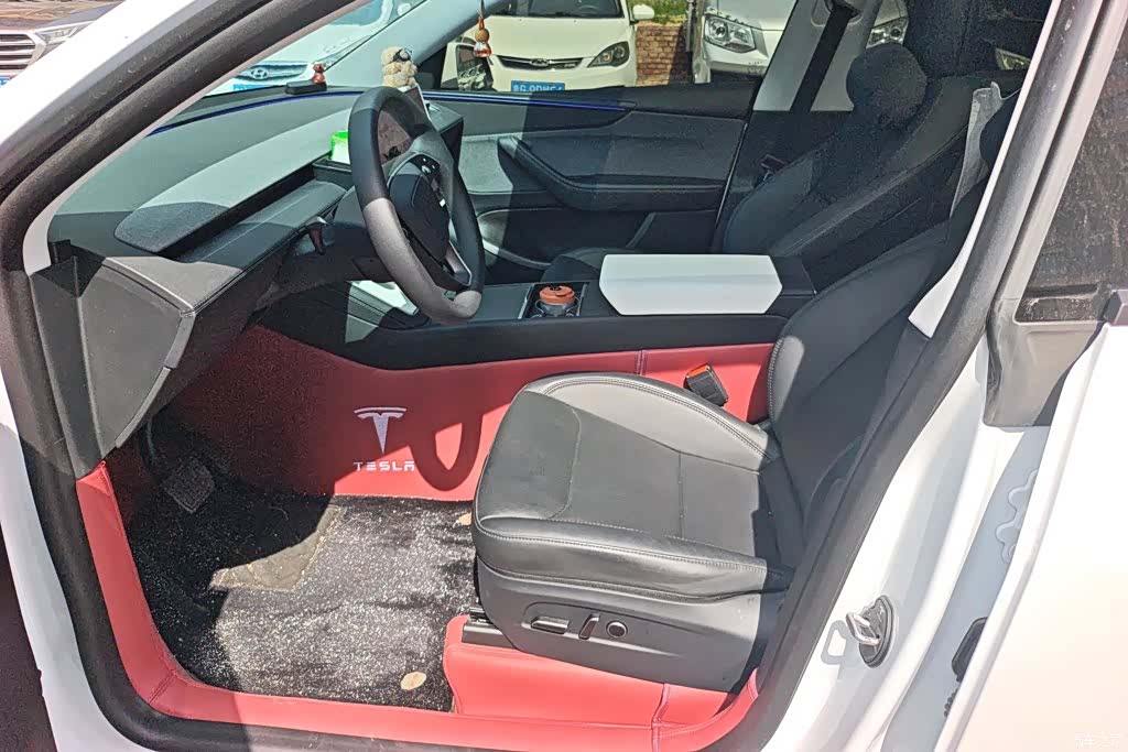 Tesla Model Y, 2025 9