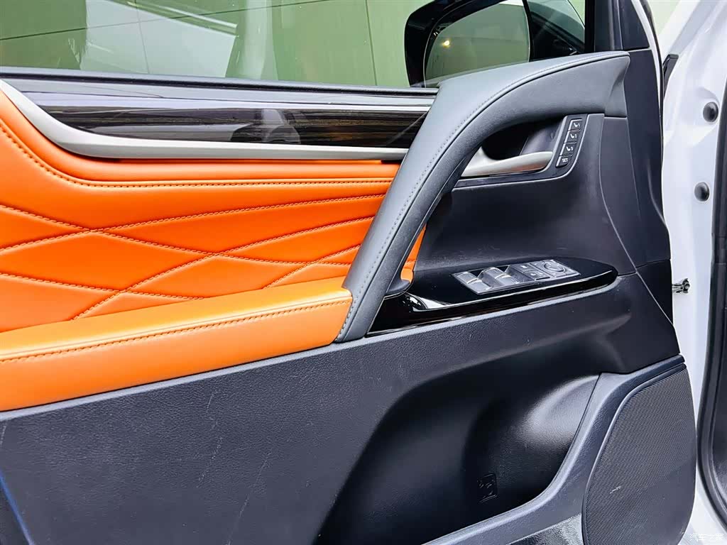 Lexus LX, 2019 11