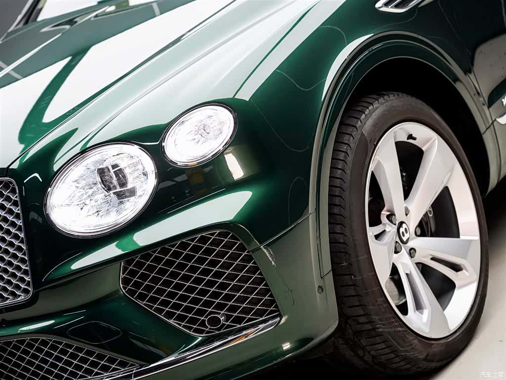 Bentley Bentayga, 2022 3