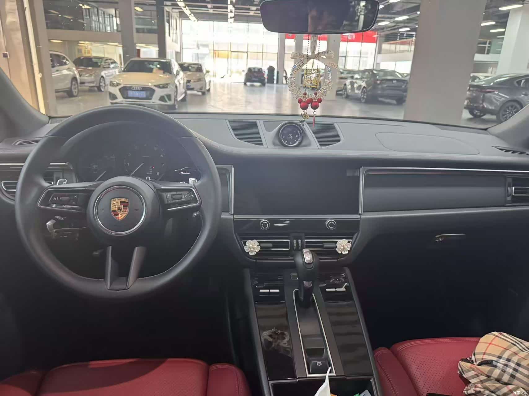 Porsche Macan, 2023 все фото