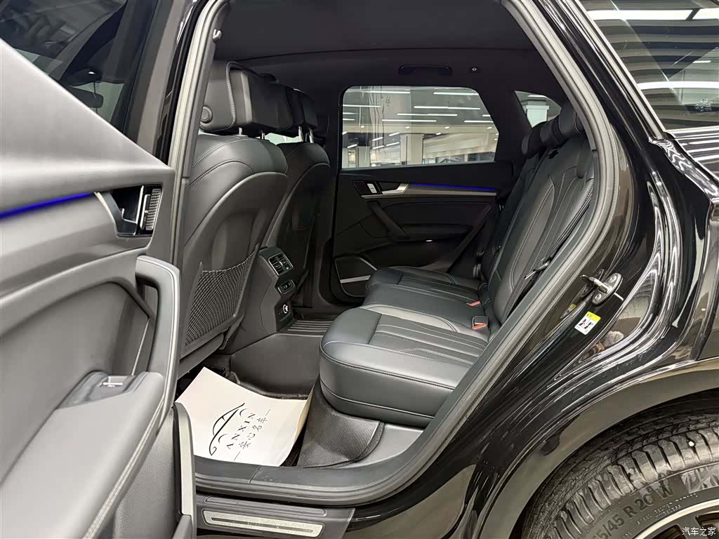 Audi Q5L, 2025 11