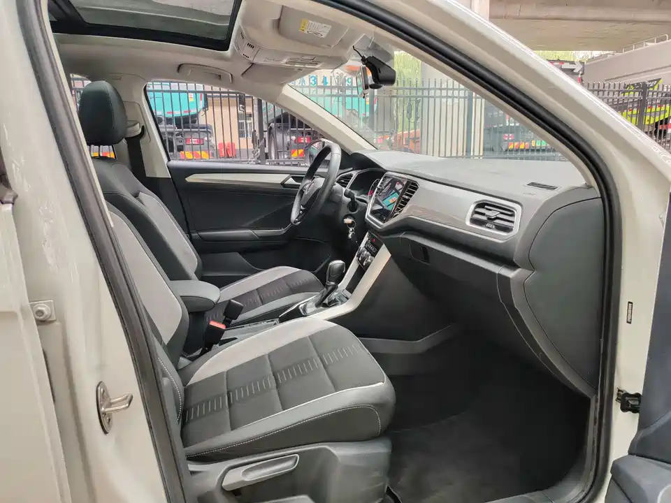 Volkswagen T-ROC exploring Songs