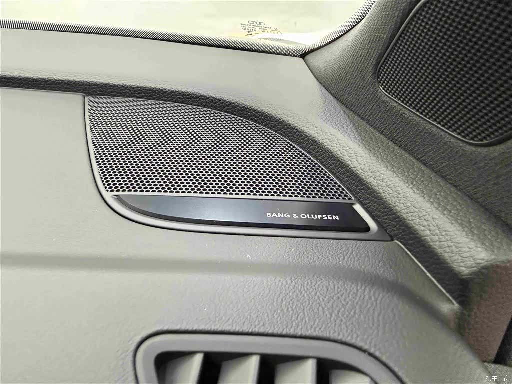 Audi Q5L, 2025 12