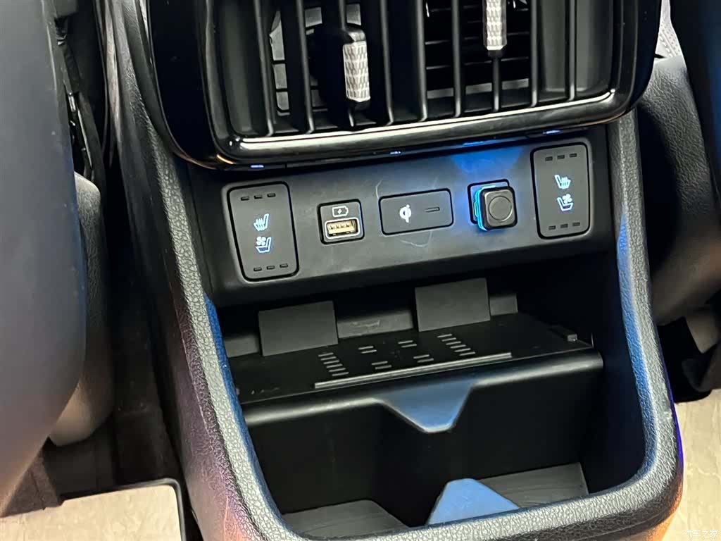 Hyundai Custo, 2022 25
