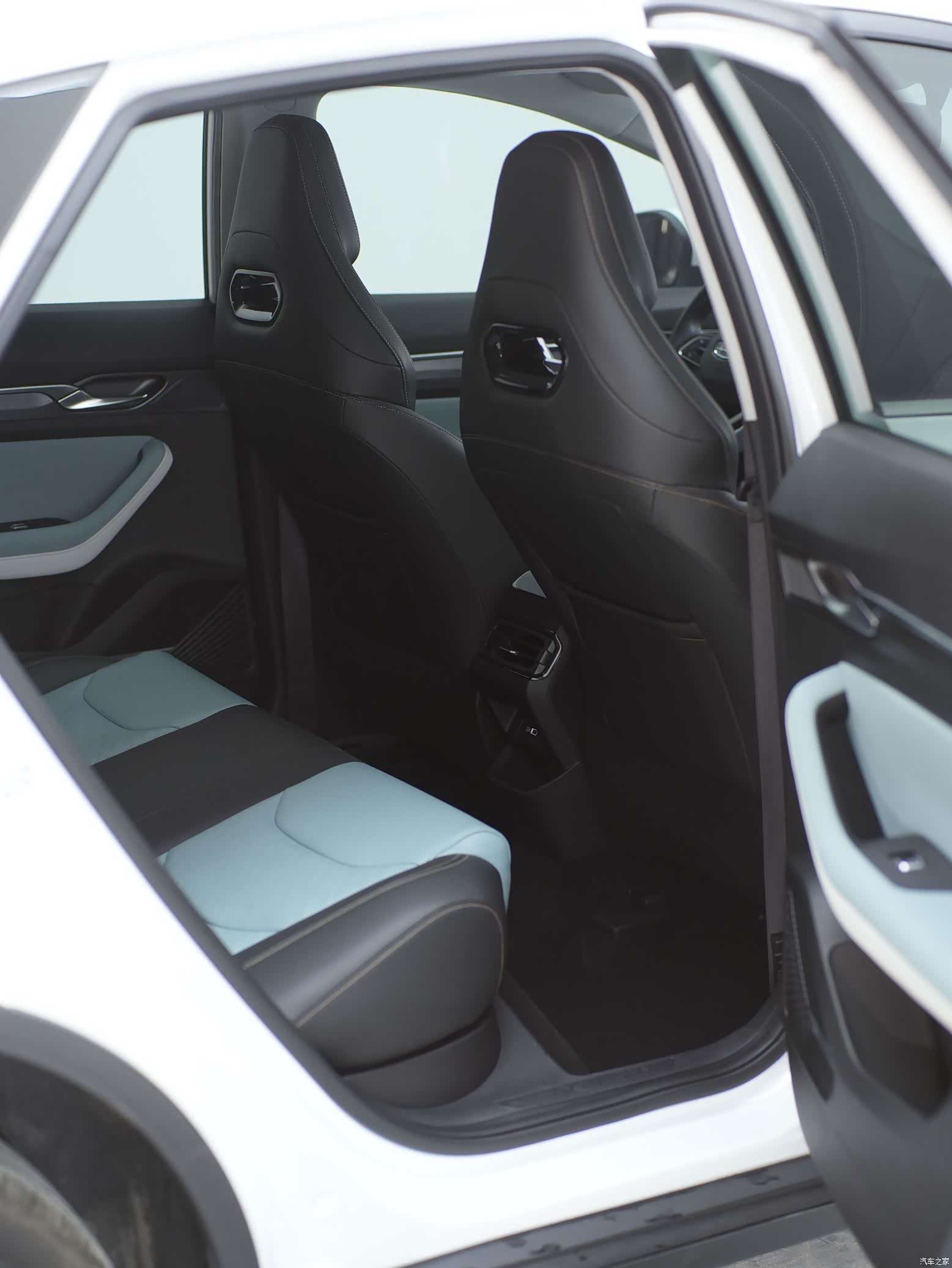 Geely Emgrand, 2022 9