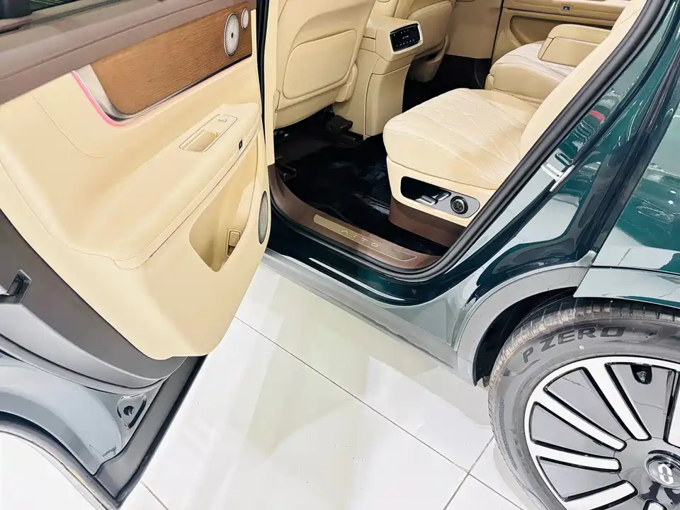 AITO Ask the world M9