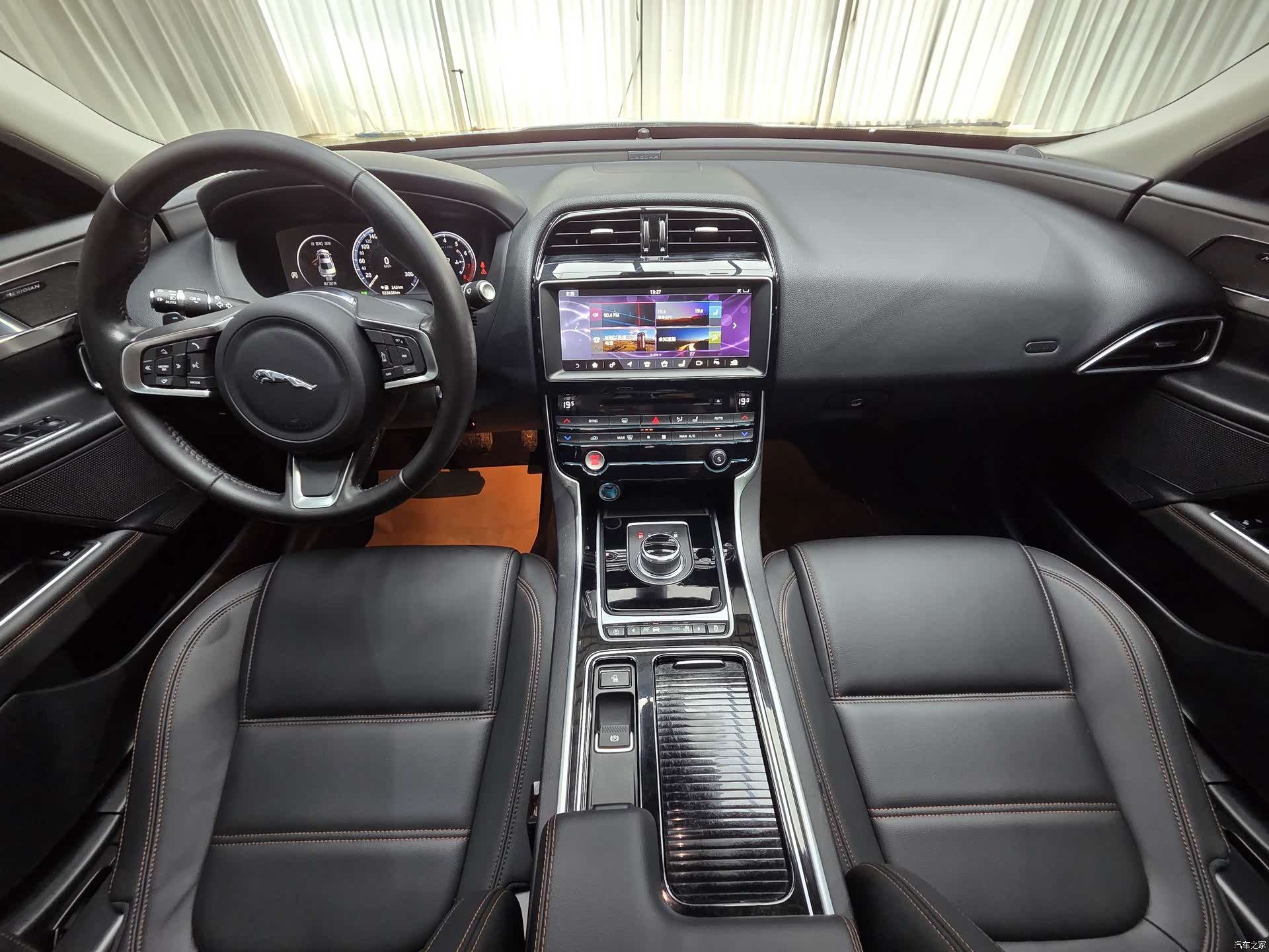 Land Rover XEL, 2018 9