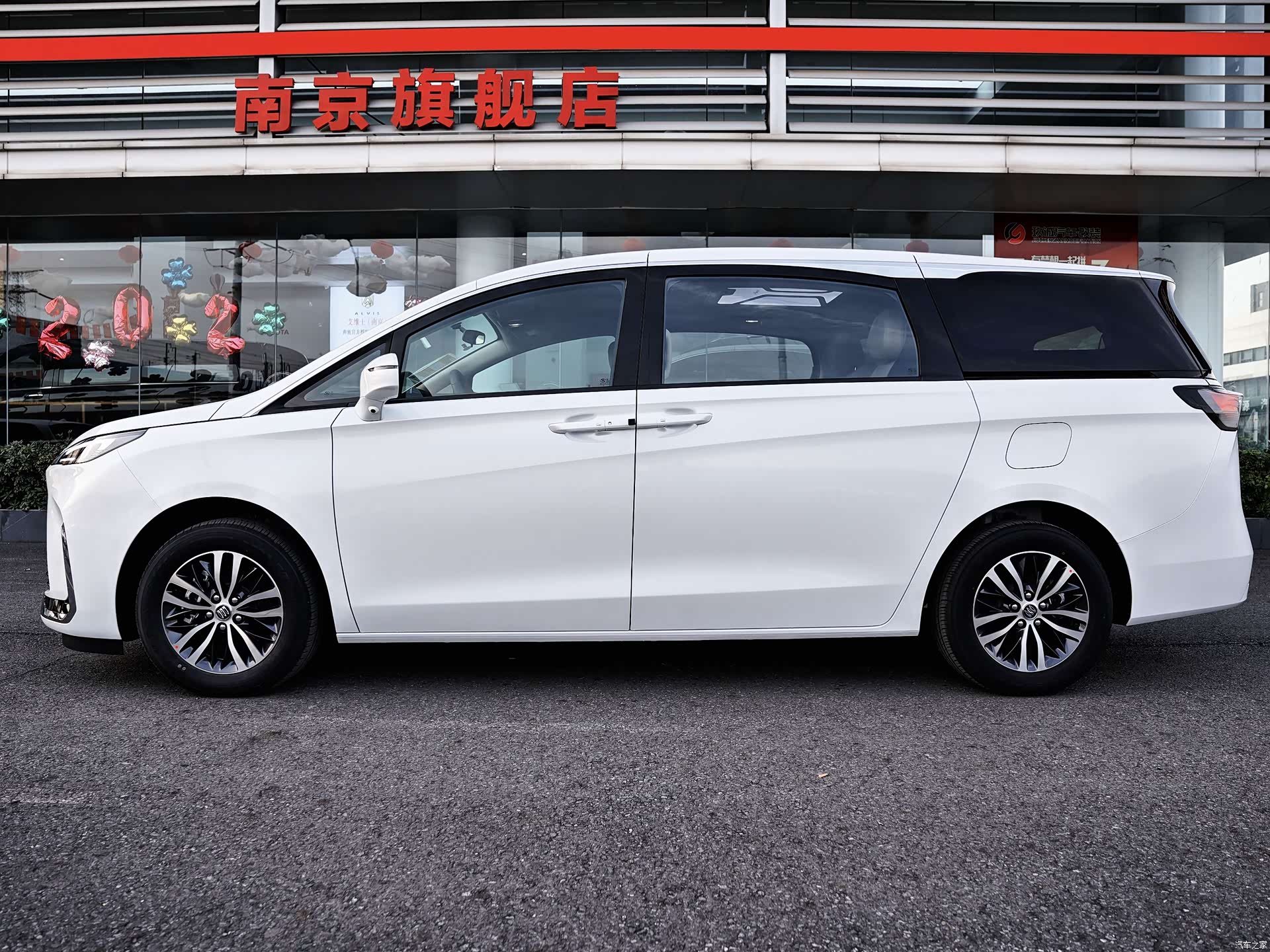 Buick GL8, 2025 3