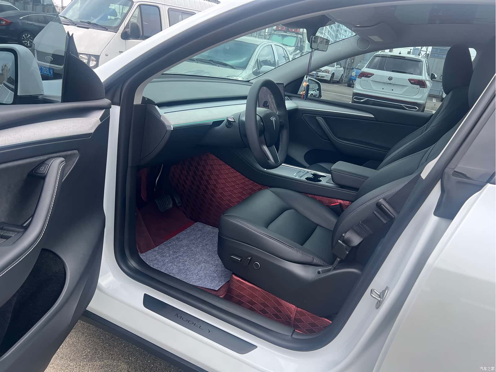 Tesla Model Y, 2023 4