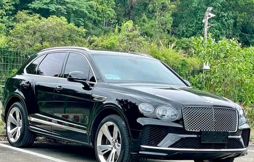 Bentley Bentayga, 2023 3