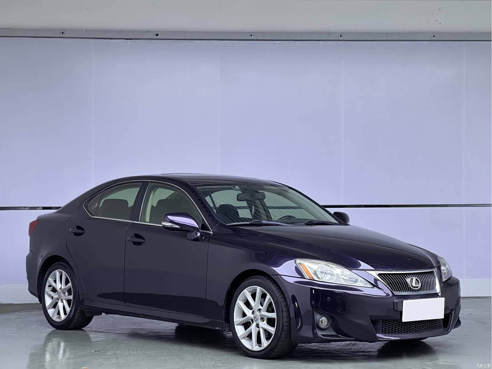 Lexus IS, 2011 3