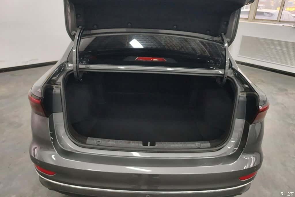 Geely Emgrand, 2024 4