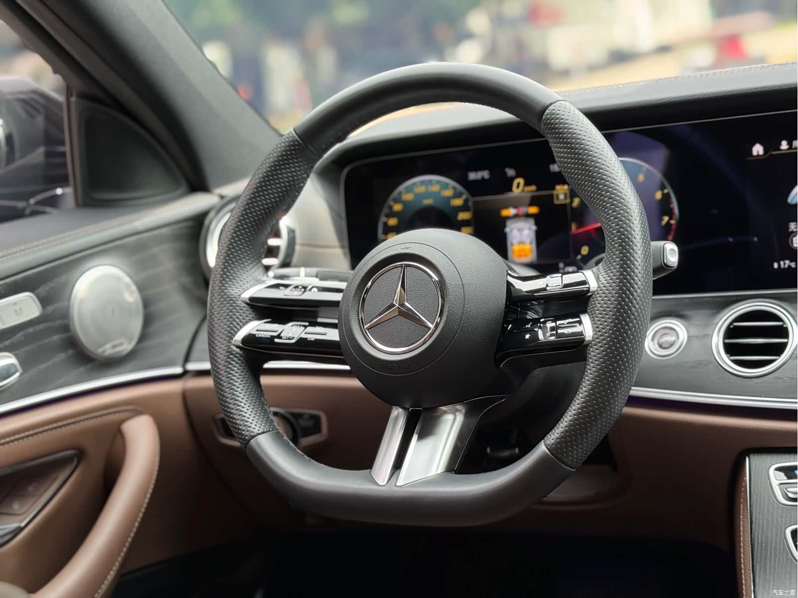 Mercedes-Benz E-Class, 2023 13