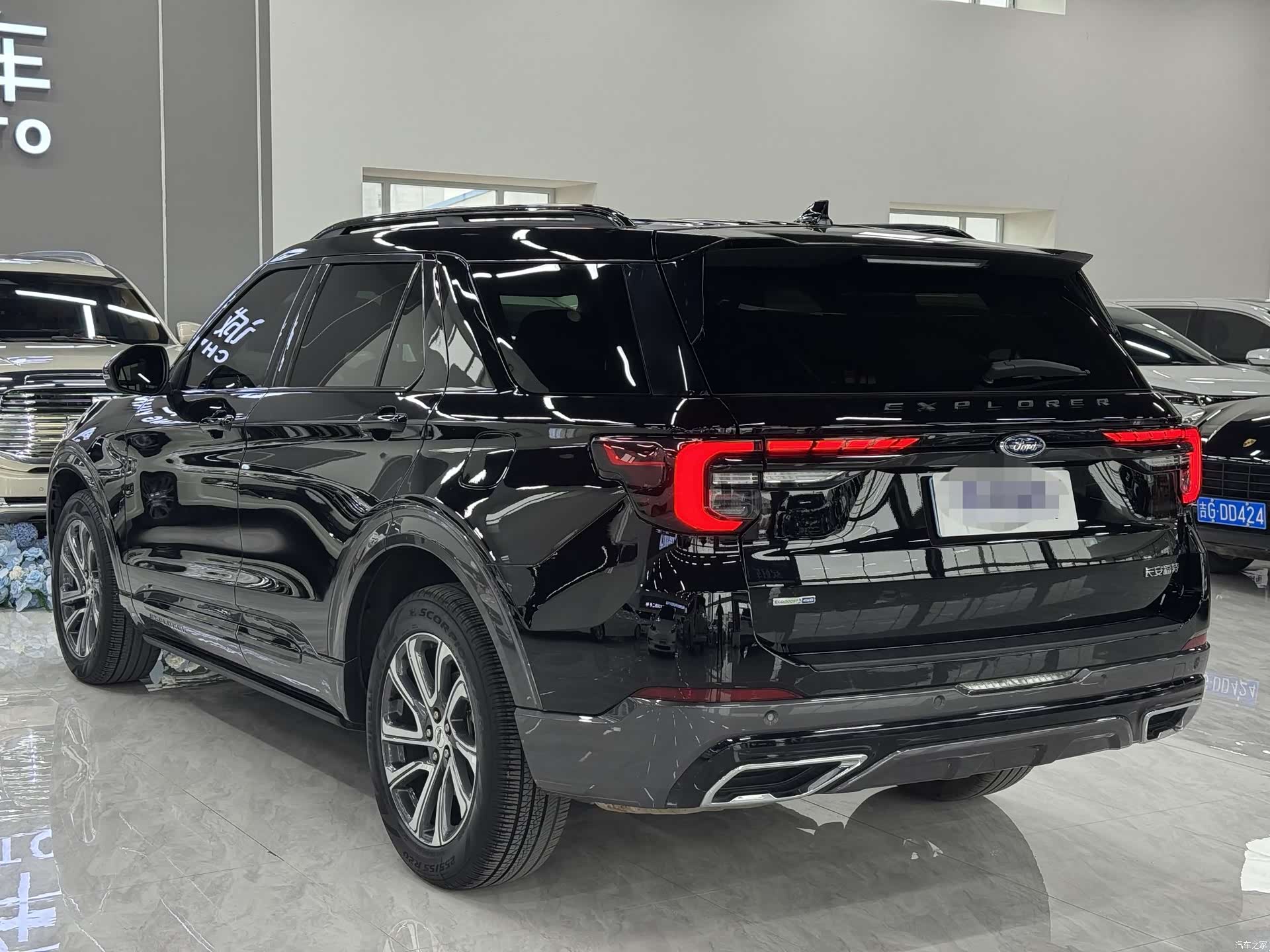 Ford Explorer, 2023 3