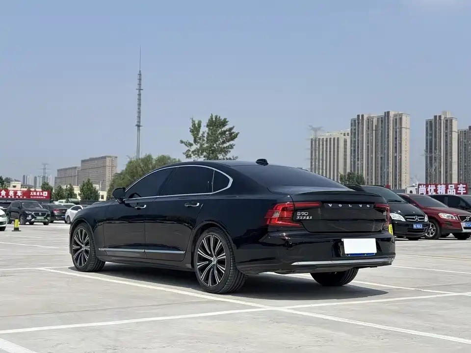 Volvo S90