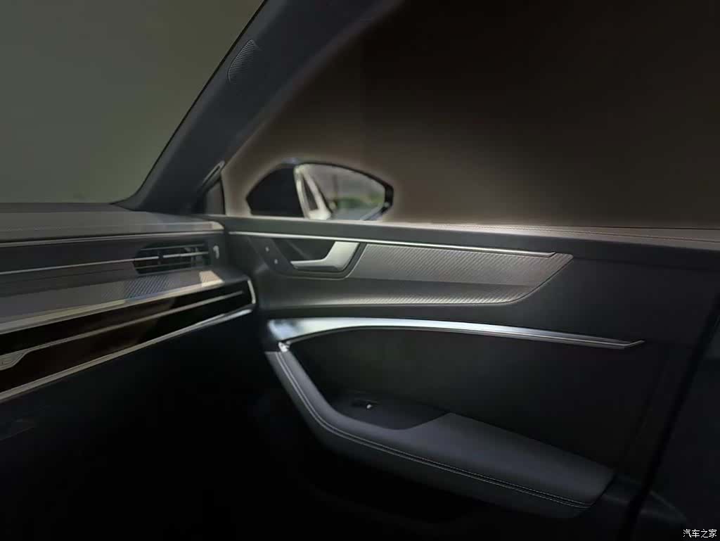 Audi A7L, 2025 14