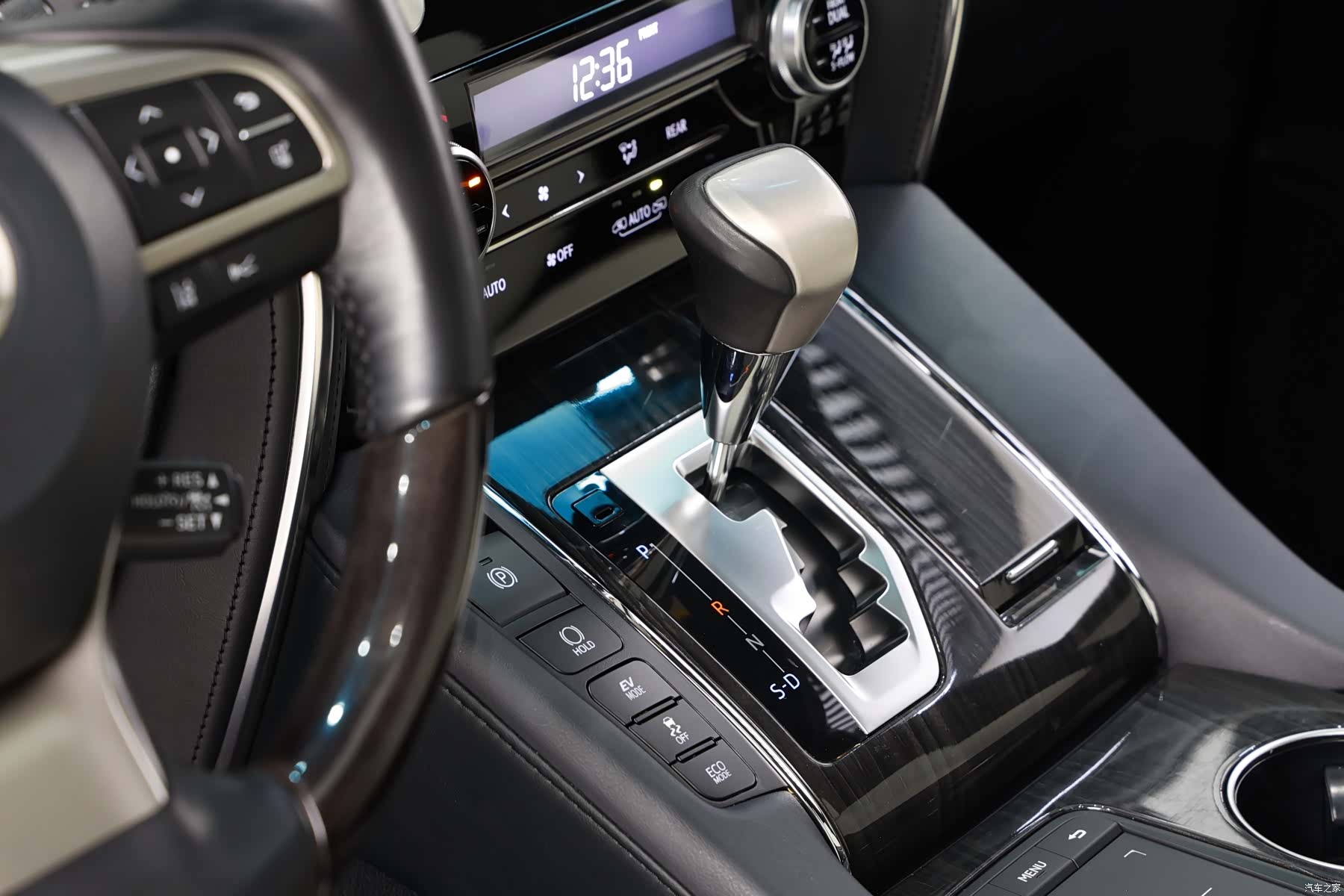Lexus LM, 2022 9