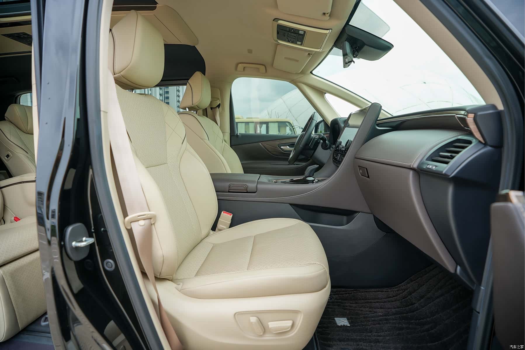 Toyota Alphard, 2023 7