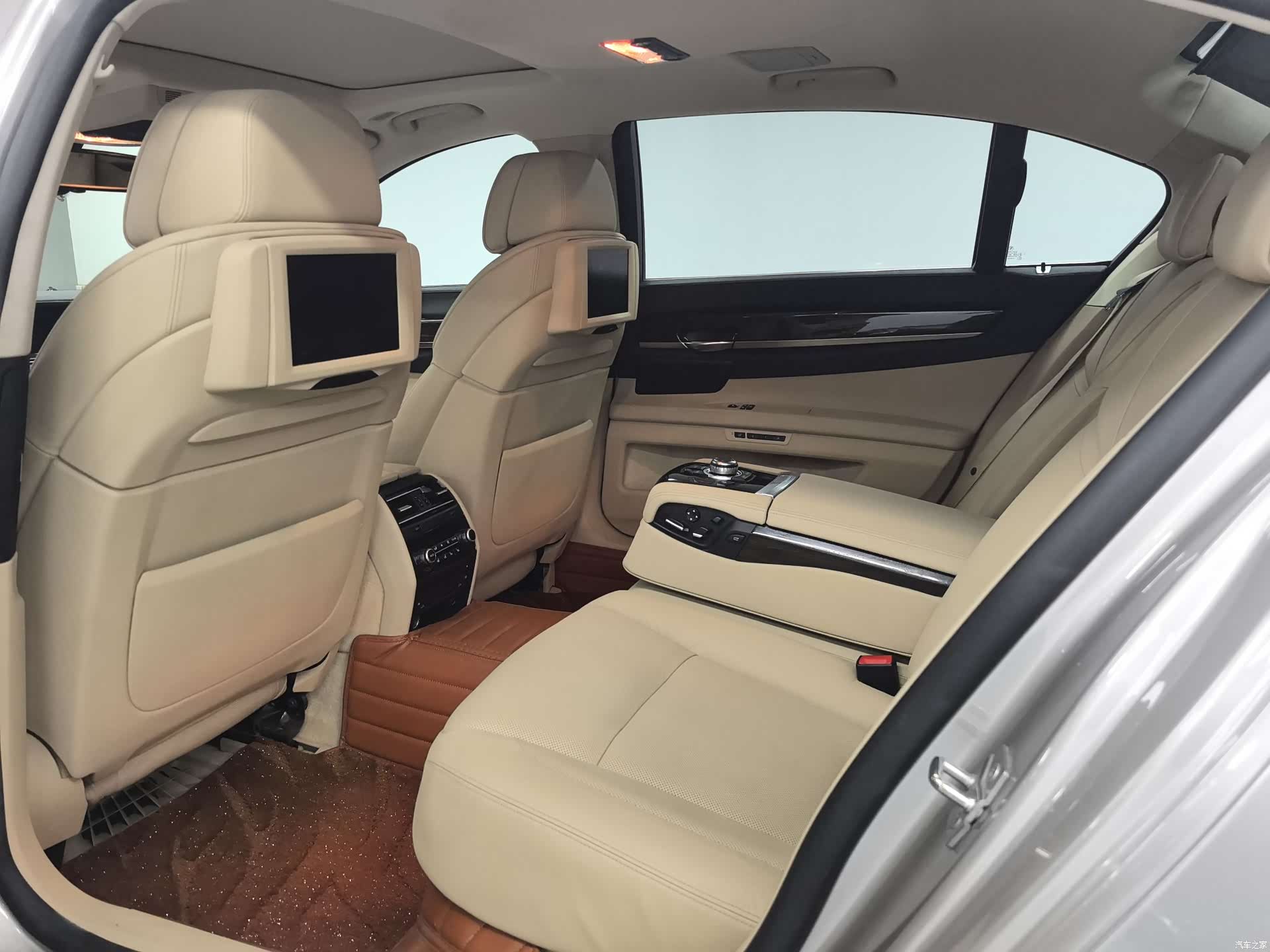 BMW 7 Series, 2010 6