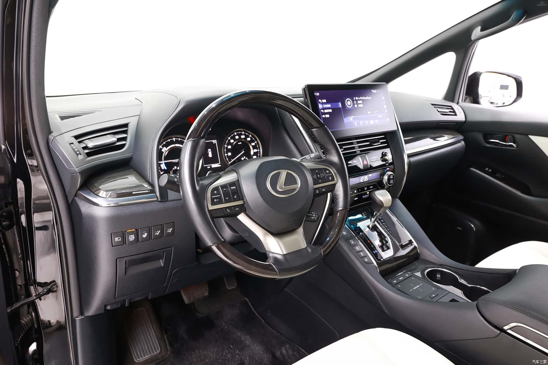 Lexus LM, 2022 10