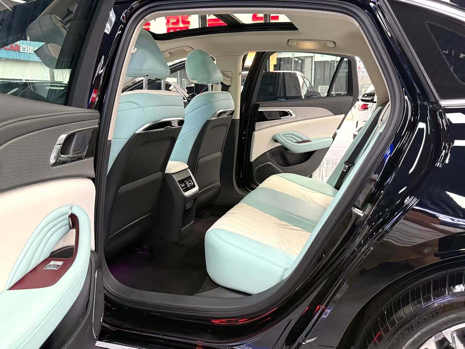 Hongqi H5, 2023 6