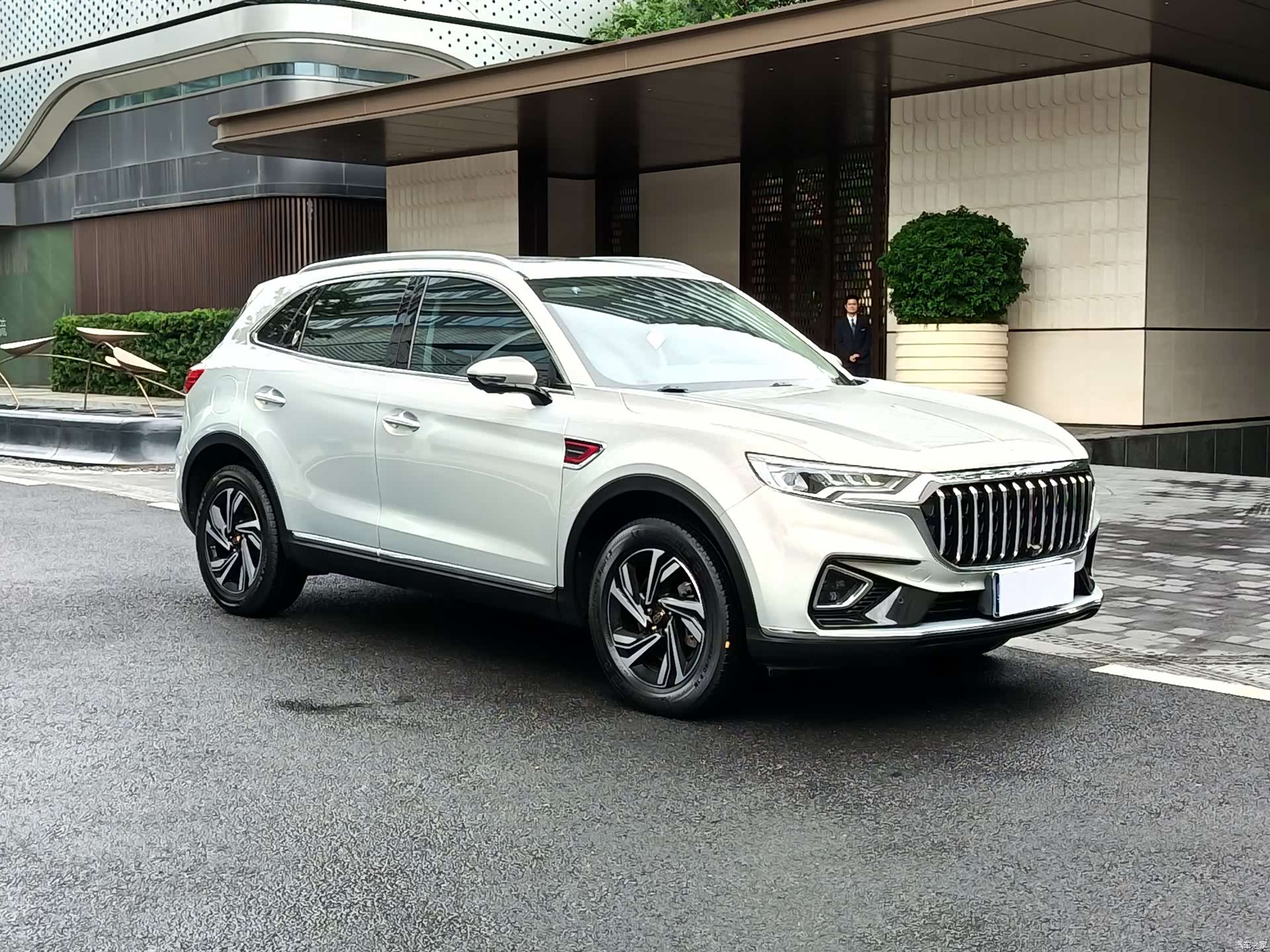 Hongqi HS5, 2022 3