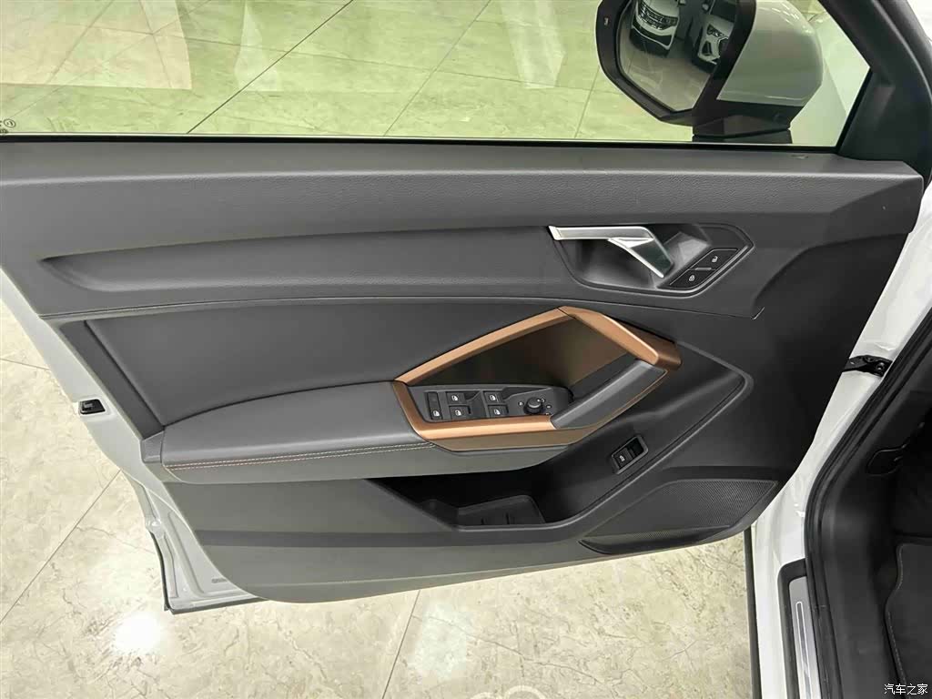 Audi Q3, 2022 10