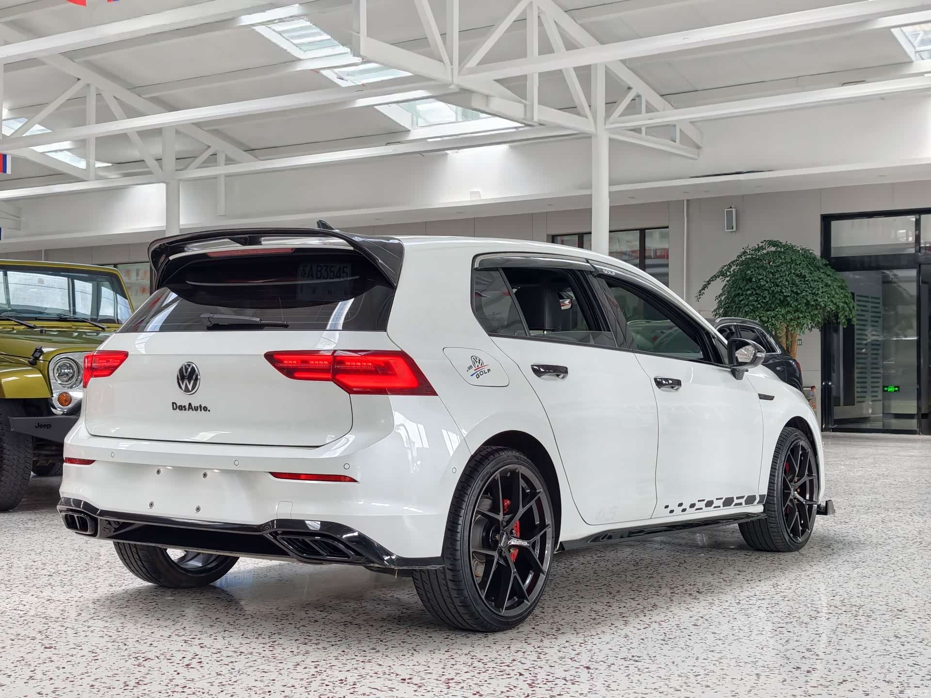 Volkswagen Golf, 2023 13