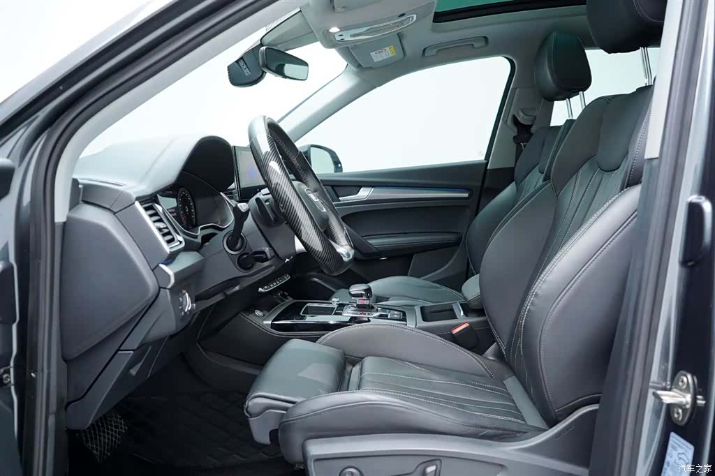 Audi Q5L, 2022 все фото