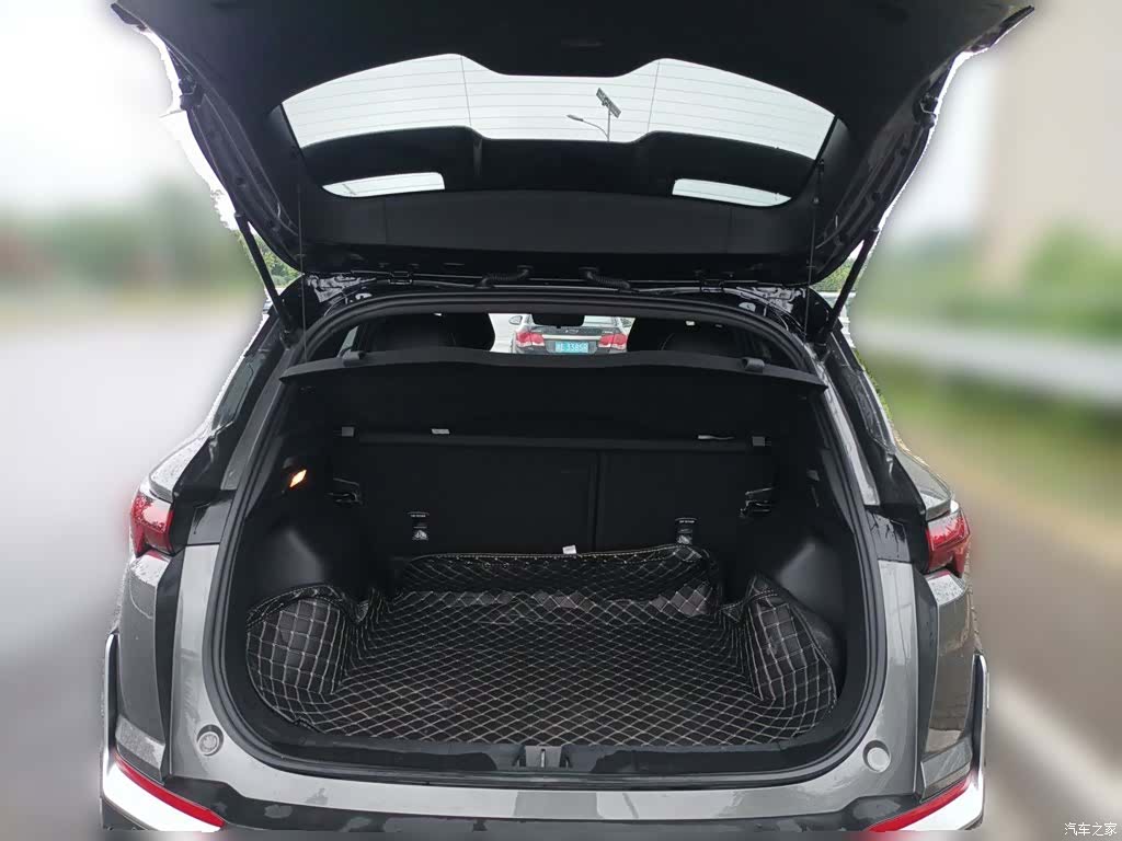 Geely Coolray, 2025 15