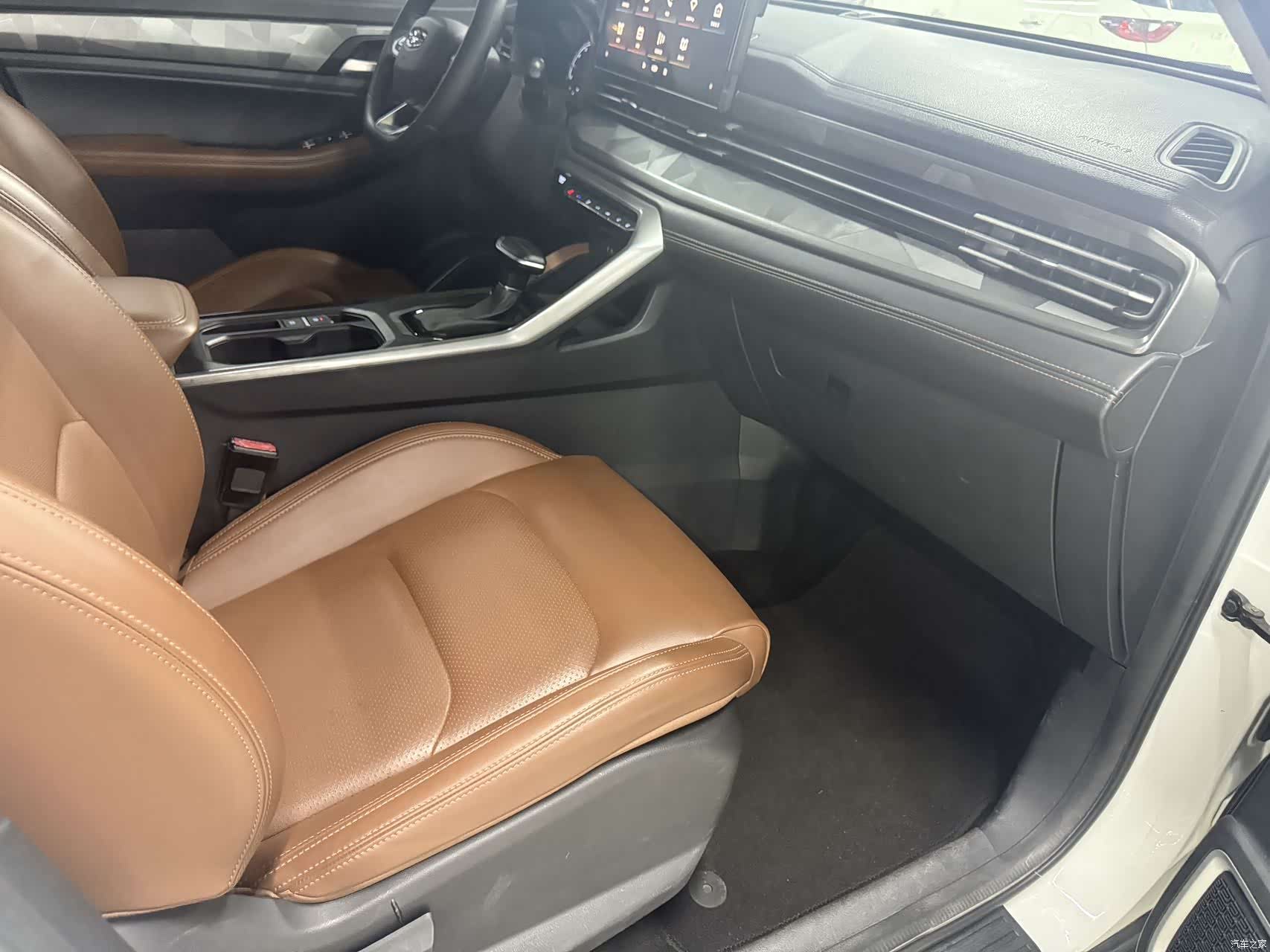 Geely X6, 2022 13