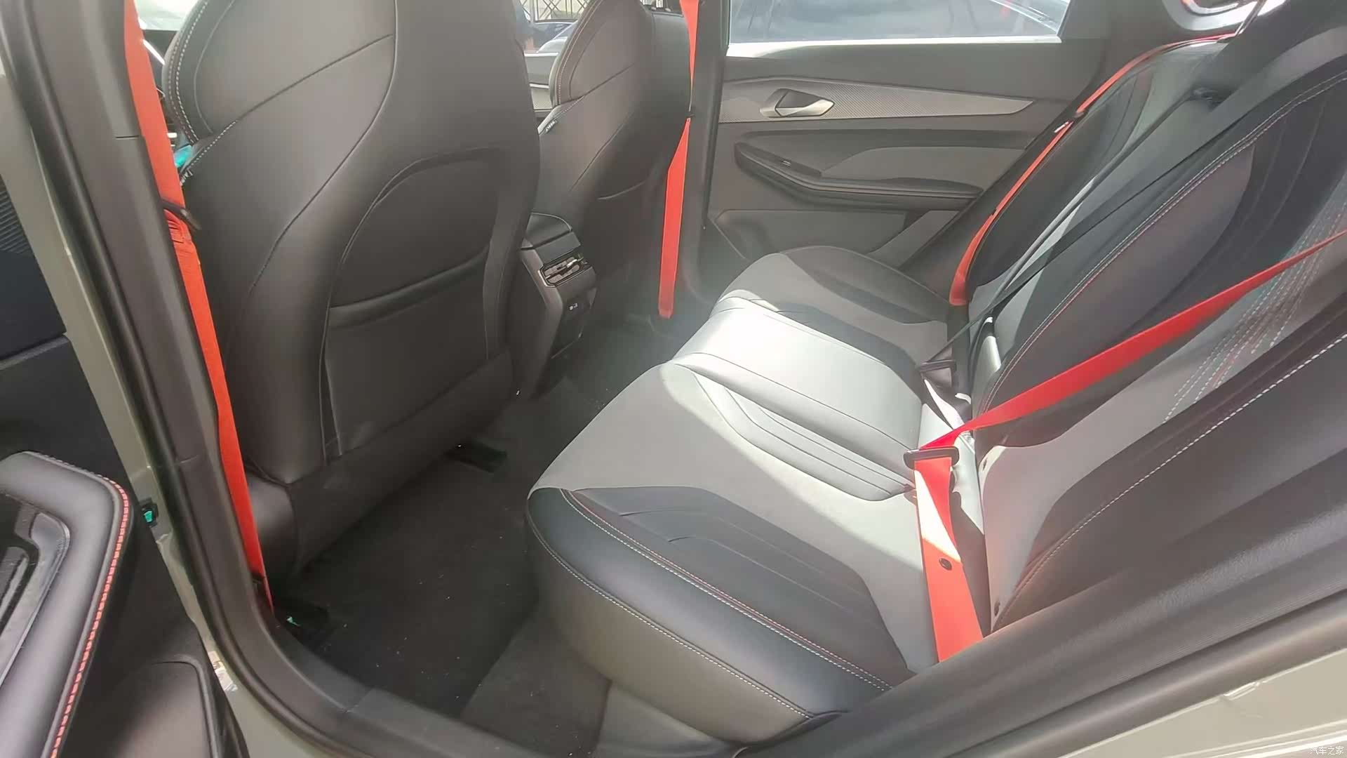 Geely Binray, 2022 4