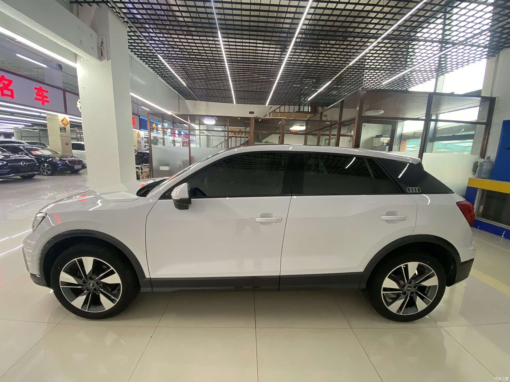 Audi Q2L, 2022 все фото