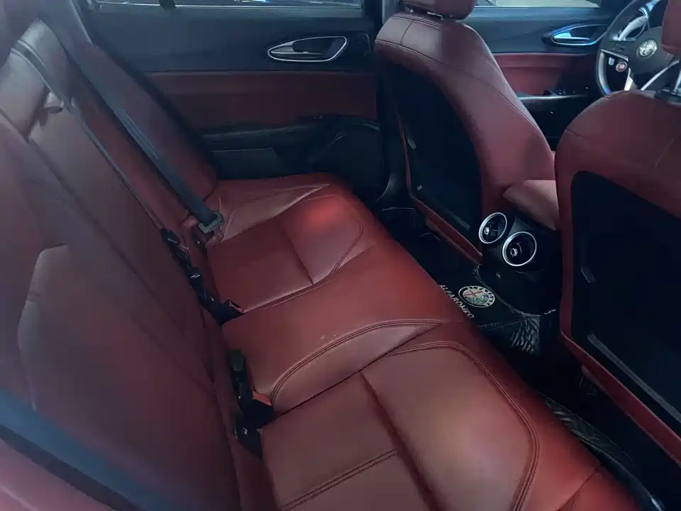 Alfa Romeo Giulia Alfa Romeo Giulia