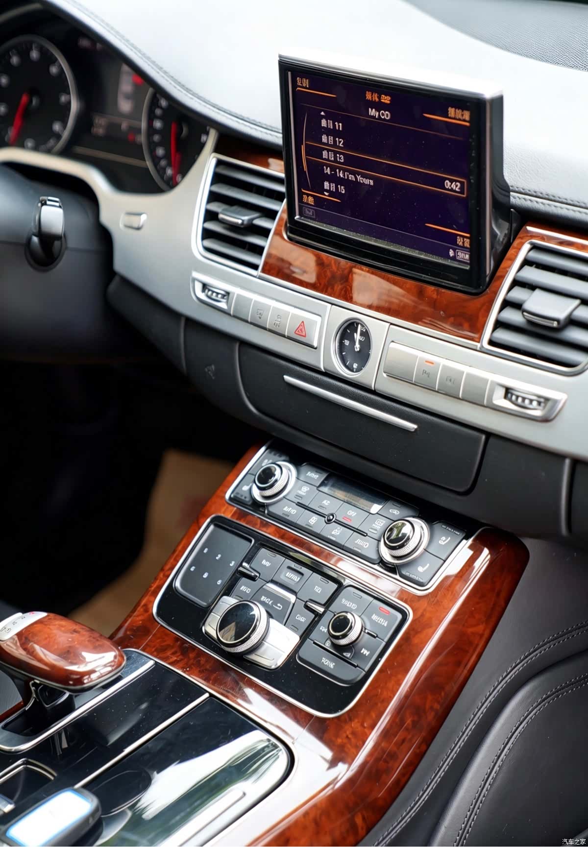 Audi A8L, 2012 7