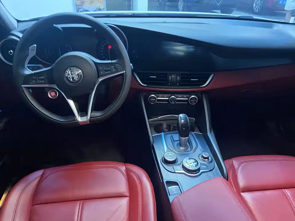 Alfa Romeo Giulia Alfa Romeo Giulia