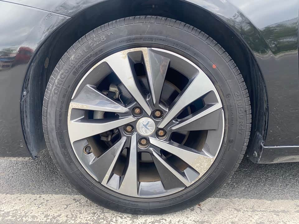 Peugeot 408
