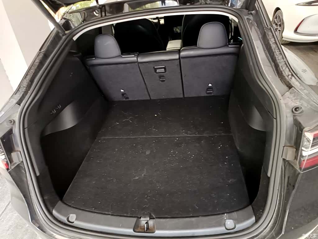 Tesla Model Y, 2022 19