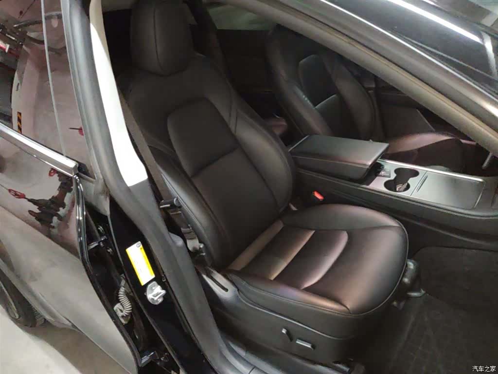 Tesla Model Y, 2023 25