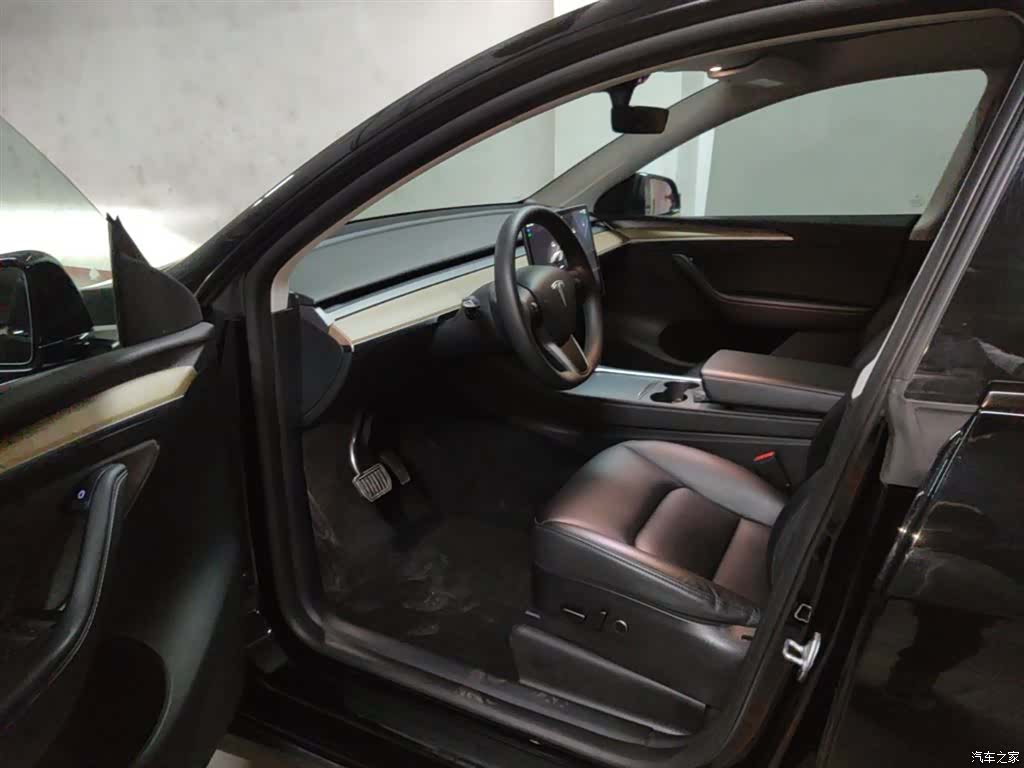 Tesla Model Y, 2023 16
