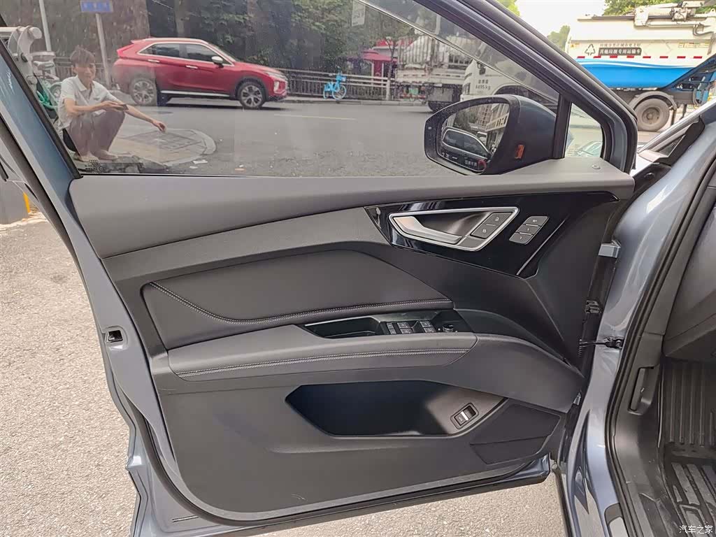 Audi Q4 e-tron, 2025 6