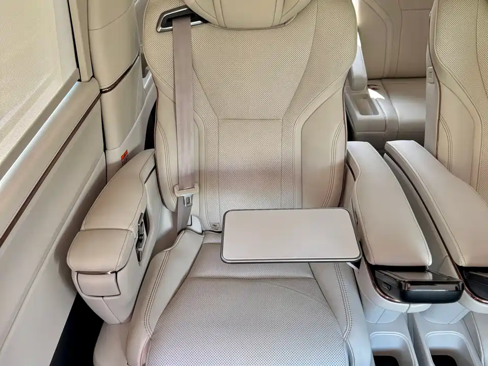 Lexus LM