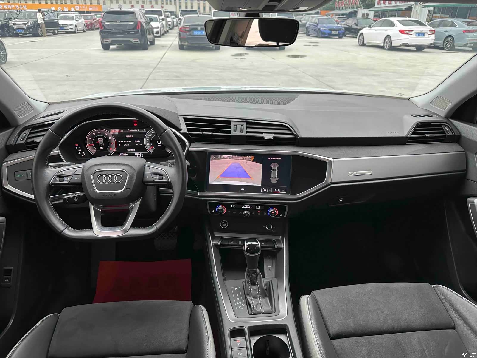 Audi Q3, 2022 11