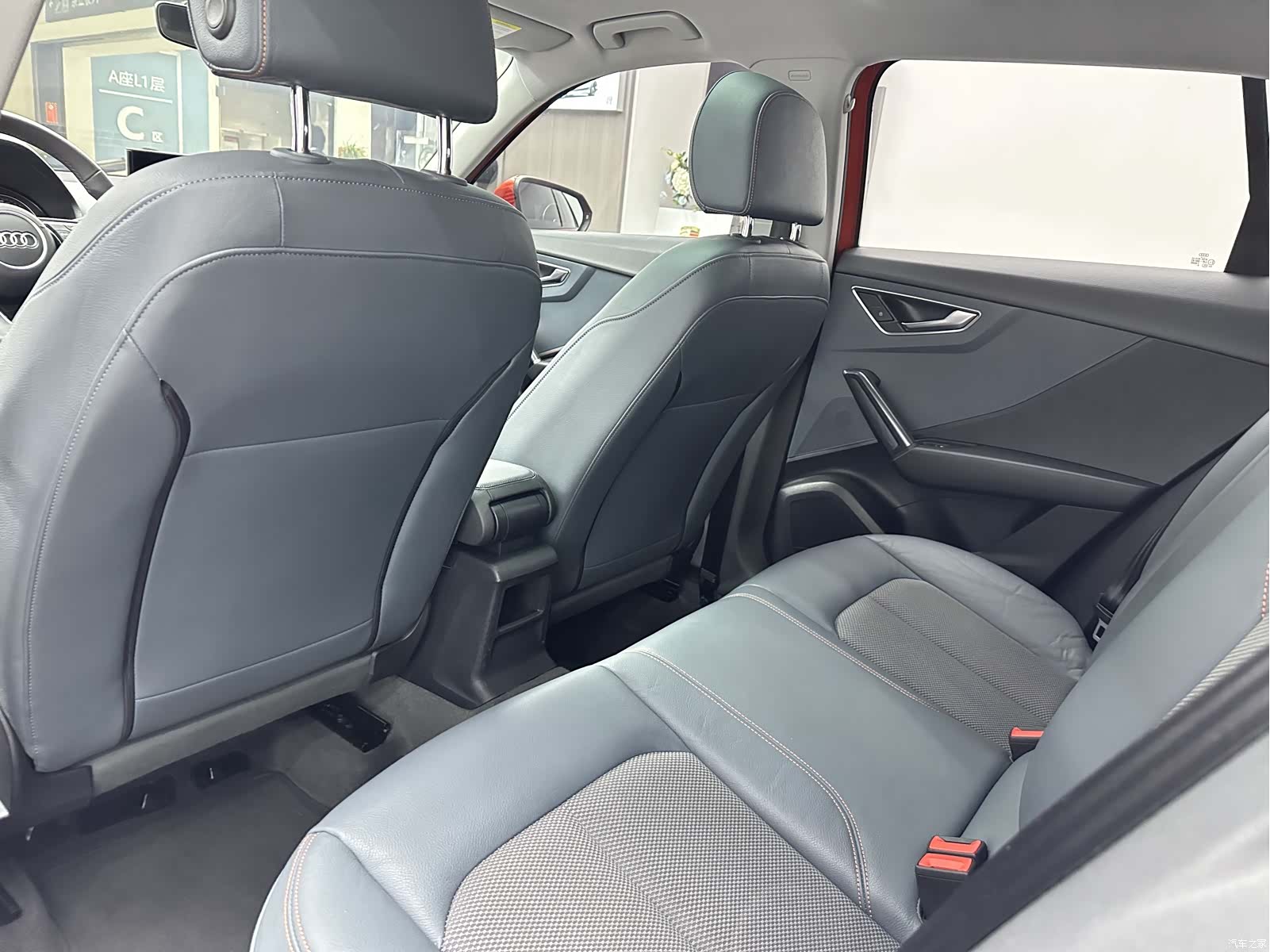 Audi Q2L, 2019 14